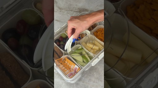 Picky eaters, we see you, we hear you...and we gathered all your favs into the ultimate snackle box