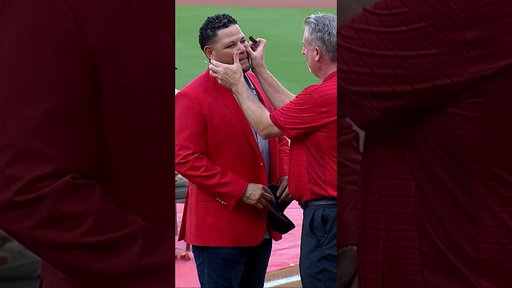 Yadier Molina Gave Fans This Surprise Before His Cardinals Hall of Fame Speech ❤️ ❤️