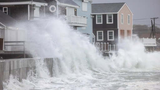 Powerful nor'easter lashes parts of the East Coast