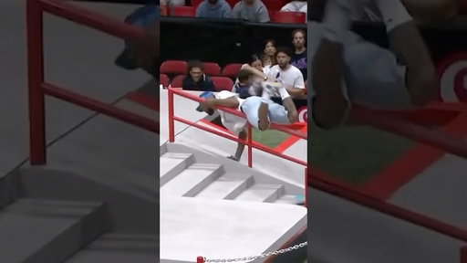 Not many can handle going UP handrails 🤣
