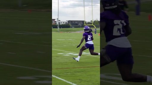 Demond Claiborne with the catch on the run 💨