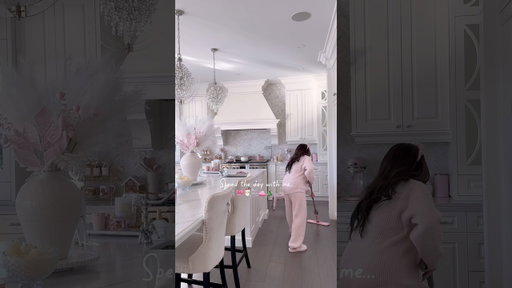Spend the day with me!🎀🎅🏻Pink coffee, festive cooking & a little Christmas cleaning magic!!🎀🎄✨