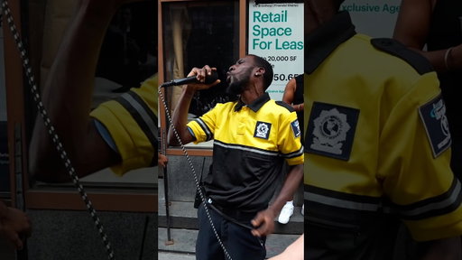 random security guard needs a record deal ASAP @Thereallsmith0718 @AnthonySperos