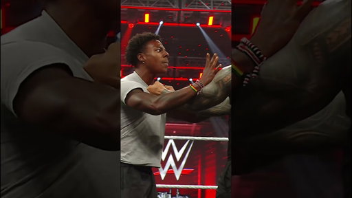 @IShowSpeed almost got 1D'd by The Usos 👀