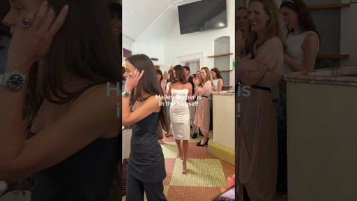 This is CRAZY!!! Hailey Bieber has made her entrance into the rhode event!!!