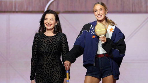 Host Nikki Glaser is "Golden" | 83rd Annual Golden Globes