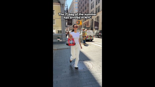 The fashion girlies are going crazy for the IT bag of the summer: Le Chic'ken 🐓👜