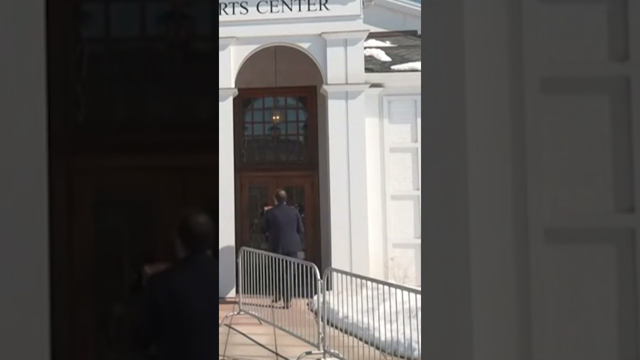 Pizza break on the hot seat 🍕👀