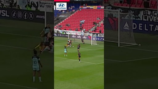Who else but Rose! Rose Lavelle buries the rebound chance from close range 🌹  #nwsl