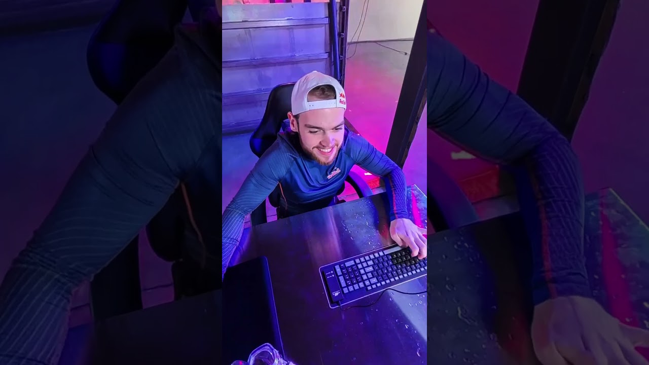 Playing Fortnite Underwater 💦🥽