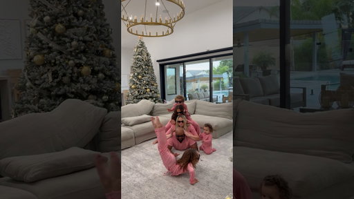 Our kind of Christmas card 🥰😆 Merry Christmas love the Fluellen fam❤️🌲 #christmas #family #trend