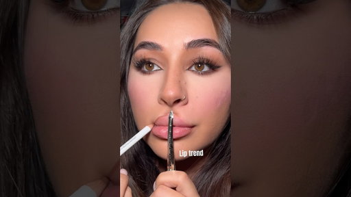 Been using this lip technique and loving!!! Would you try it? 👀 #liptrend #lipcombo