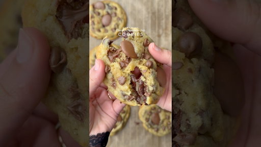 Classic chocolate chip cookies🤤 #cookies #chocolatechipcookies #chocolate #viral #fyp #shorts