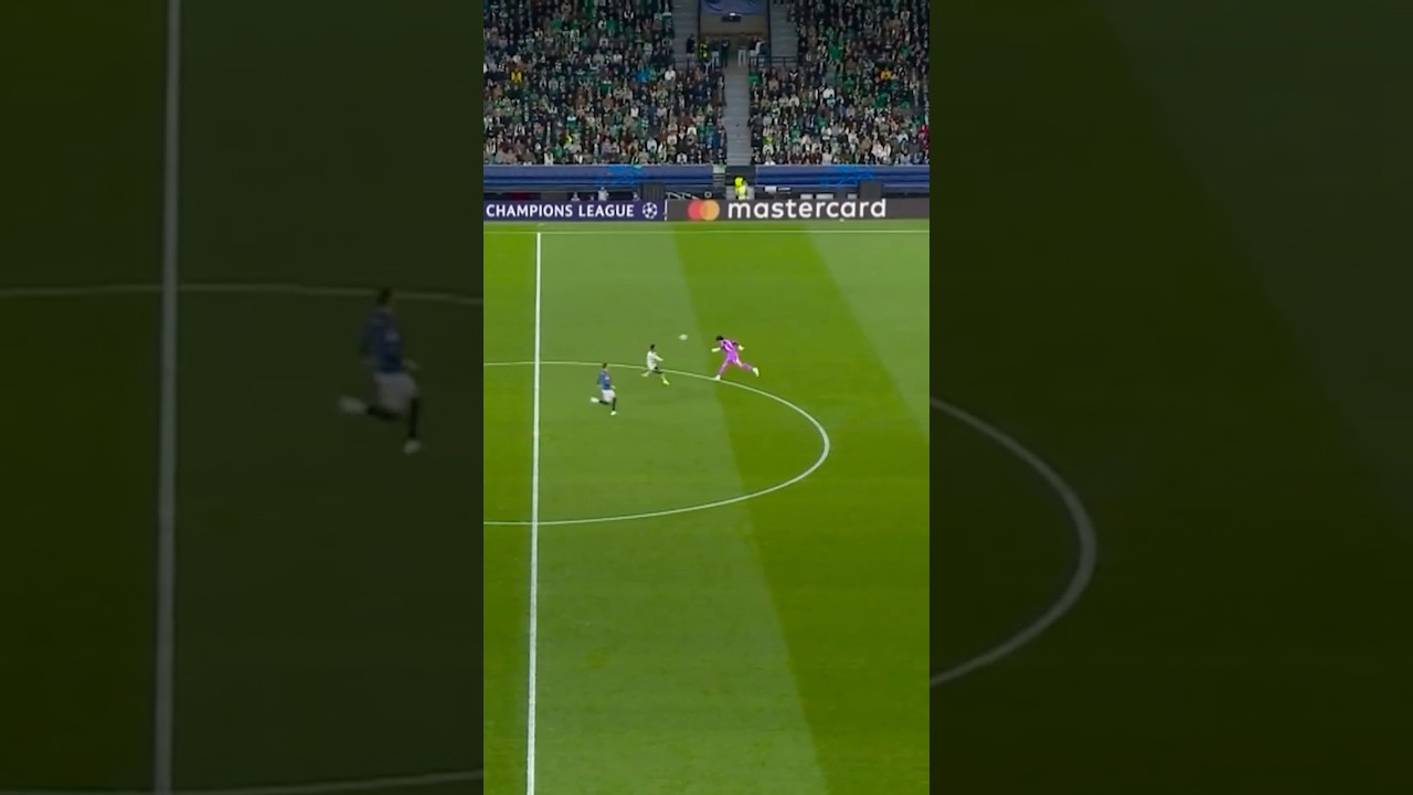 DAVID RAYA SPRINTS BACK FROM HALFWAY LINE!