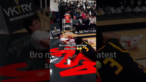 How did bro stay inbounds 🤯😳 #basketball #aau #madehoops #fypシ