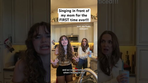 i can’t believe my dog started singing…. #singer #singing #live #cover #whatsup #fournonblondes