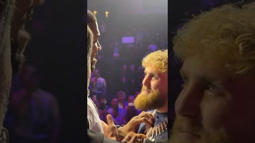 ANTHONY JOSHUA TRIES TO SNATCH JAKE PAUL’S CHAIN 👀