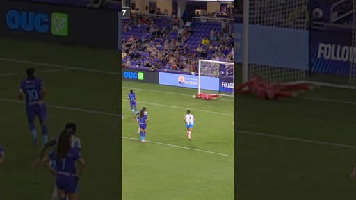 A monster first-half continues… 🤯 Atkinson 👏 #nwsl #soccer #football