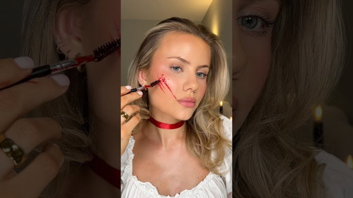 easy halloween hack 🐺🩸 #halloween #halloweenmakeup #halloweencostume