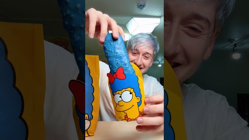 Ranking WEIRD Korean Christmas Donuts…