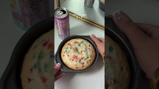 VIRAL dot cake with Alani 🧁😋🎉  #alani #dotcake #sprinkles #viral