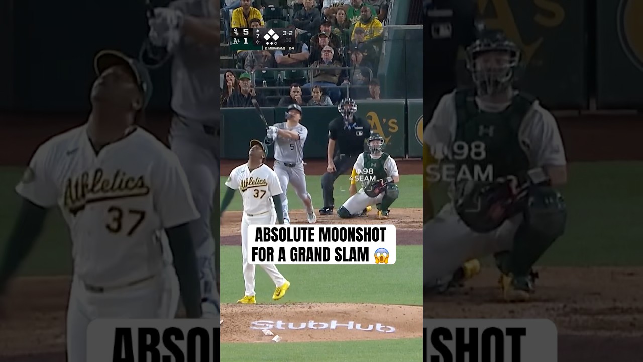 Over the batter's eye 😮 Munetaka Murakami WOW