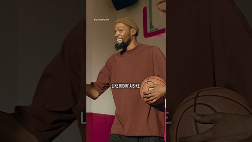 Hakeem Olajuwon teaches KD the Dream Shake #basketball #nba #sports #mustwatch