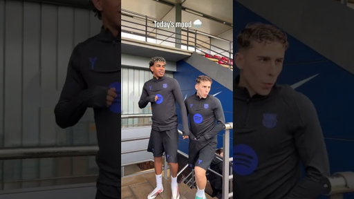 Two ways to deal with rain ☔😂 #shorts #fcbarcelona #shortvideo