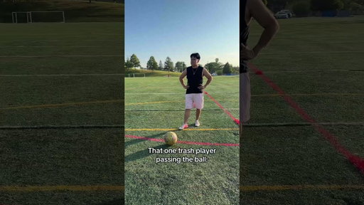 How normal people pass the ball vs the trash llayer  😂