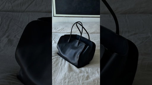 What’s in my Marlo 17? #bagtour #whatsinmybag #therow #marlo17