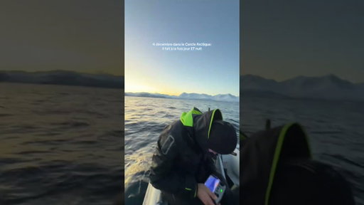 Je n'aurais jamais cru voir un sunrise ET la pleine lune en même temps. #norvege  #arcticcircle