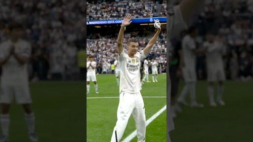 🤍 Emotional Bernabéu tribute to Abderrahim, the Moroccan fan who lost his family in earthquake.