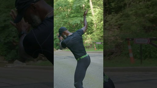 Anytime. Any place. LeBron is always working on his golf game… even after his Canyon bike ride. 🫡⛳️