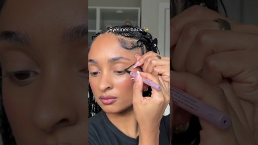 Eyeliner hack 👀🫢   #makeup #eyelinerhack