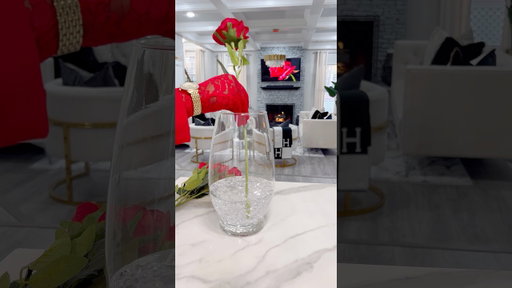 The perfect DIY flower arrangement for Valentine’s Day! 🌹❤️