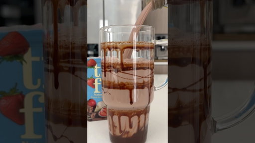 Asmr loaded chocolate milk 🍓🥛 #asmr #recipes #aesthetic #satisfying #shorts #viral #trufrupartner