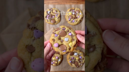 Mini eggs chocolate chips cookies cookies🤤 #minieggs #cookies #chocolate #fyp #explorepage #shorts