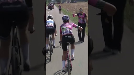 1️⃣2️⃣3️⃣🙅‍♀️ Getting hold of a bottle isn't always easy... #TourDeFrance #TDFF2026 #WatchTheFemmes