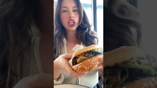 I love burgers hbu? #burger #mukbang #trendingreels #trendingshortsvideo