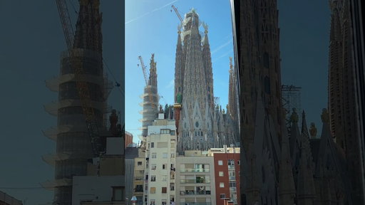 💛This hotel is famous for its rooftop