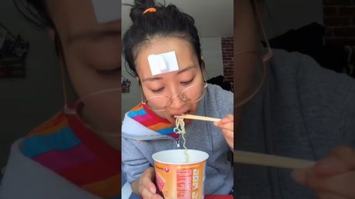 #stitch with @mollybelle16 now you will never lose your chopsticks 😇 #glasses #hack #noodlehack
