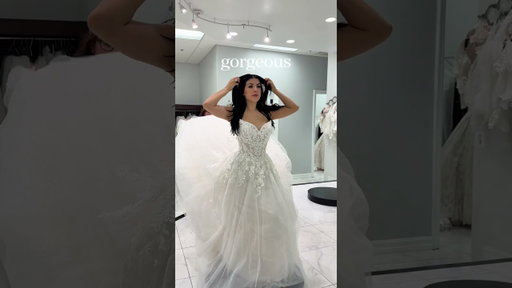 I always dreamed of a surprise dress for my wedding to dance in! 🤍