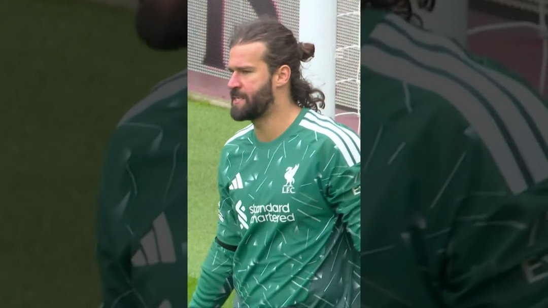 ESPETACULAR, ALISSON! O GOLEIRÃO EVITOU O GOL DE IGOR JESUS  #shorts