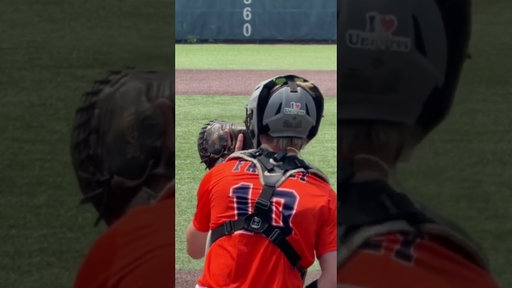 Next level IQ from the catcher 😂