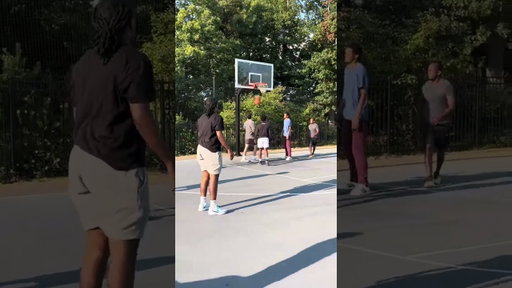 😂 What do we think of that travel call at the end? The Intern showed off the full bag! 🔥