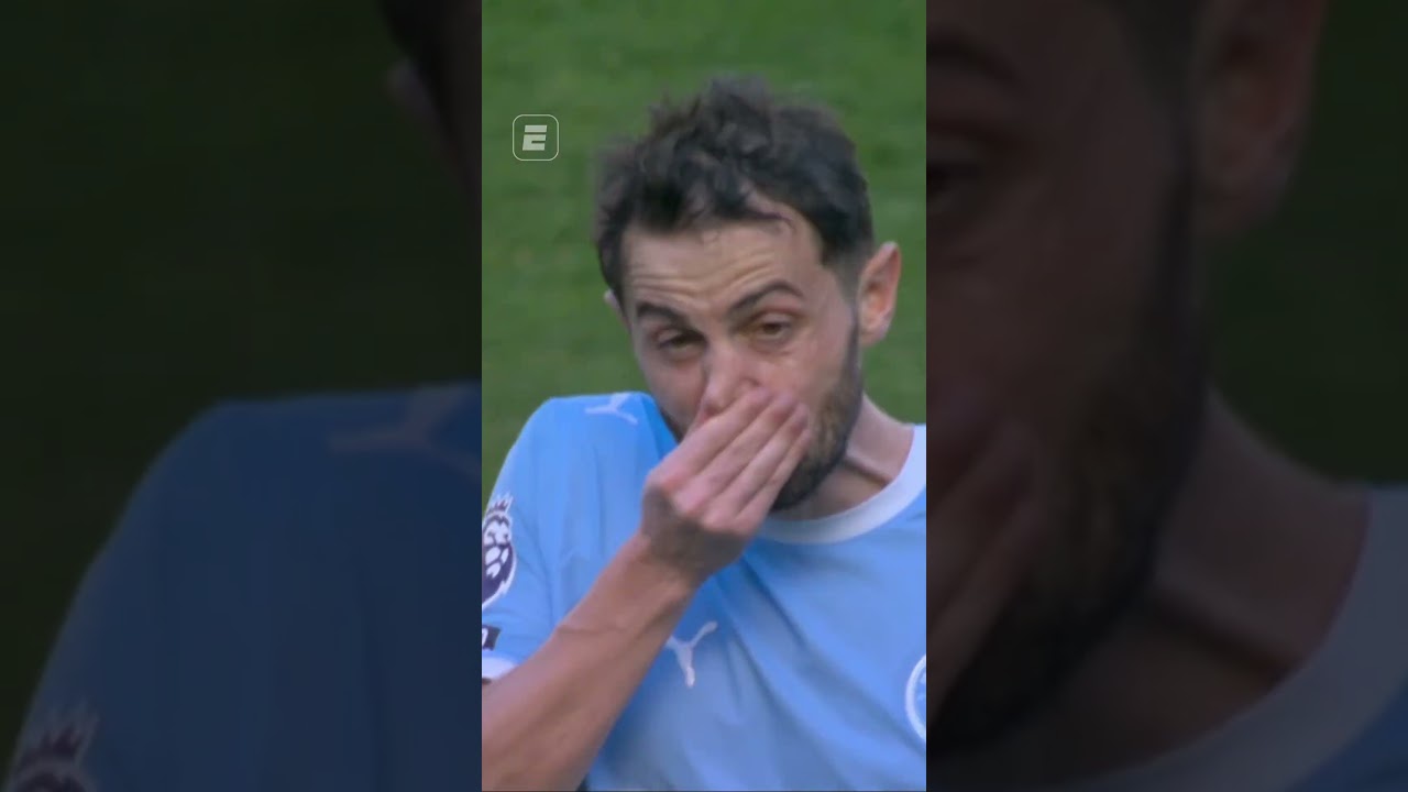 PELA ÚLTIMA VEZ! 😭😭😭 GUARDIOLA SE EMOCIONA E BERNARDO SILVA É OVACIONADO #shorts