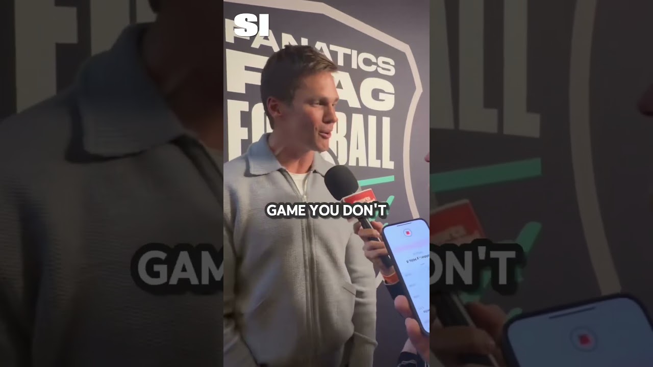 Tom Brady trashes pro wrestling! 👀