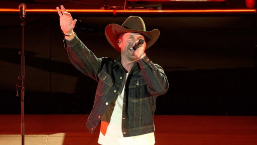 Dustin Lynch - Small Town Boy (Live at Red Rocks)