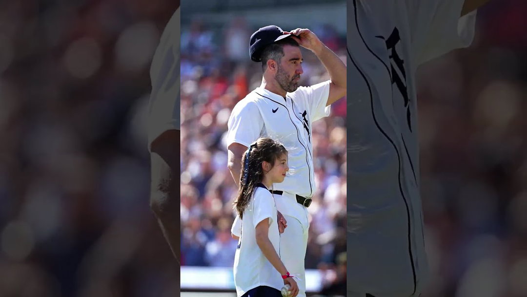 Justin Verlander says goodbye to his teammates & holds his daughter’s hand as he leaves the mound ❤️