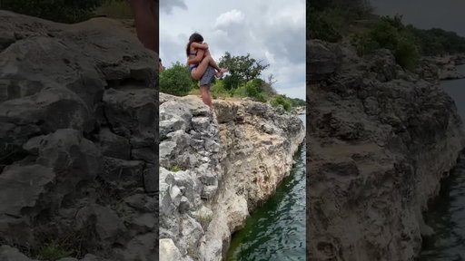 Find someone who jumps with you 💕